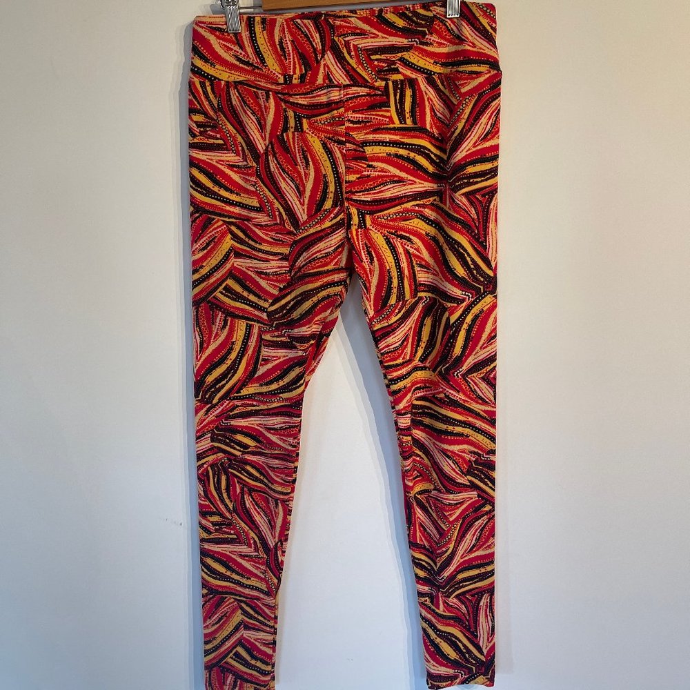 20% off 3+ items Cute fiery pattern leggings in Tall & Curvy. NEVER WORN!